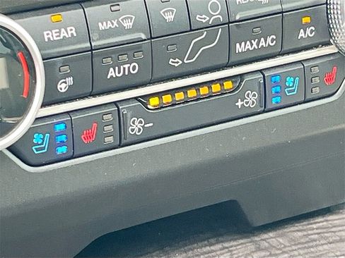 Used 2021 Ford Expedition Limited image 21