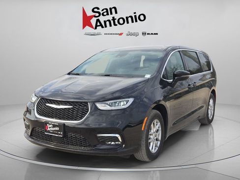 New 2026 Chrysler Pacifica Select FWD image 9