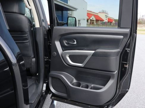 Used 2016 Nissan Titan PRO-4X w/ Pro-4x Convenience Package image 19