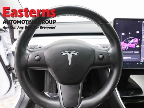 Used 2019 Tesla Model 3 Standard Range image 10