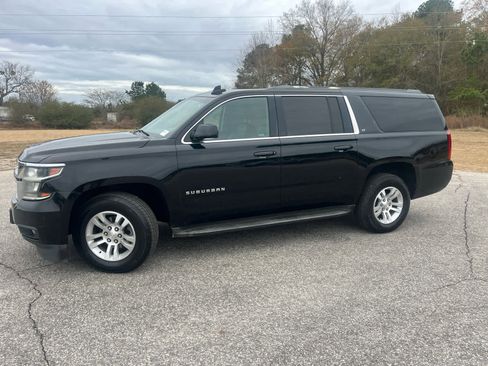 Used 2018 Chevrolet Suburban LT image 3