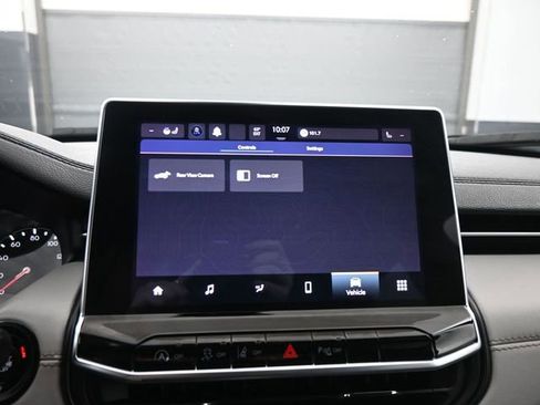 Used 2024 Jeep Compass Limited image 17