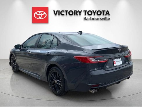 Used 2025 Toyota Camry SE image 3