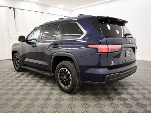 Used 2023 Toyota Sequoia SR5 w/ SR5 Premium Package image 5