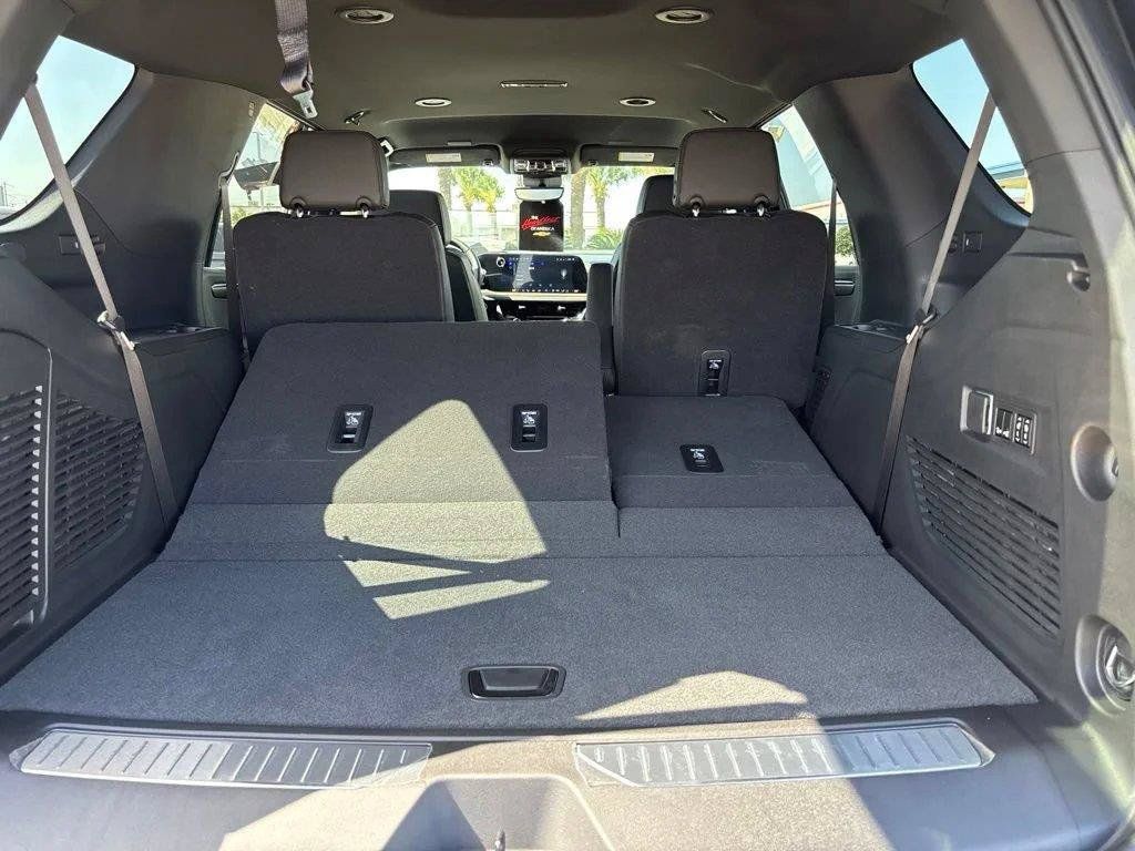 Used 2026 Chevrolet Tahoe High Country RWD image 12
