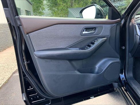 Used 2023 Nissan Rogue SV FWD image 23
