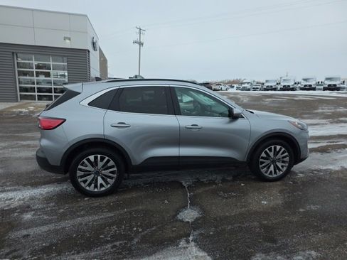 Used 2022 Ford Escape Titanium w/ Class II Trailer Tow Package image 8