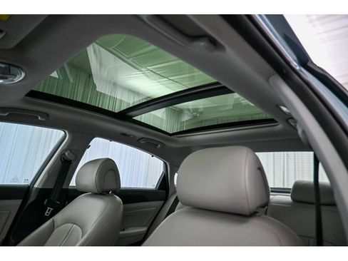 Used 2016 Hyundai Sonata Limited w/ Option Group 02 FWD image 11