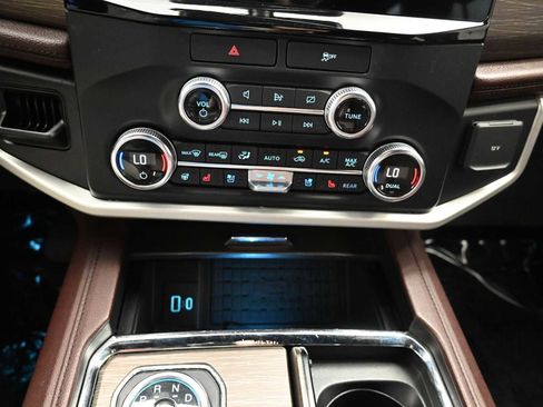Used 2023 Ford Expedition Limited image 27