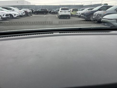 Used 2025 Nissan Versa SV FWD image 17