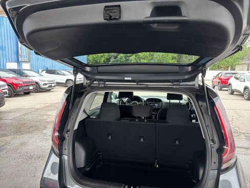 Used 2025 Kia Soul LX w/ LX Technology Package FWD image 29