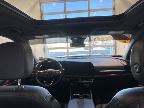 Used 2024 Chevrolet Traverse Z71 image 21