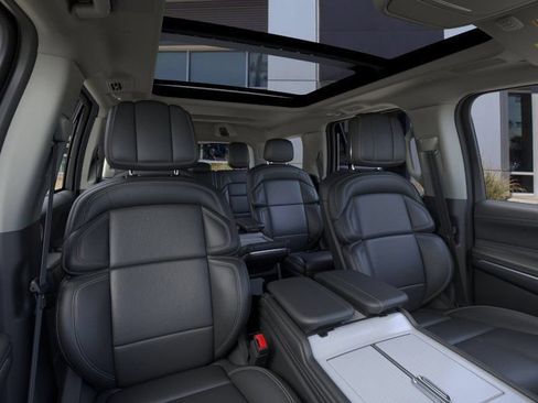 New 2026 Lincoln Navigator Reserve AWD/4WD image 10