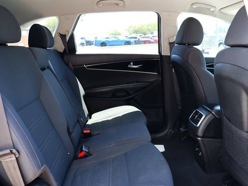 Used 2020 Kia Sorento FWD V6 image 28