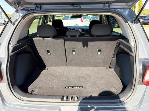 Used 2024 Hyundai Venue SEL image 12