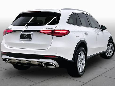 Used 2025 Mercedes-Benz GLC 300 4MATIC image 13
