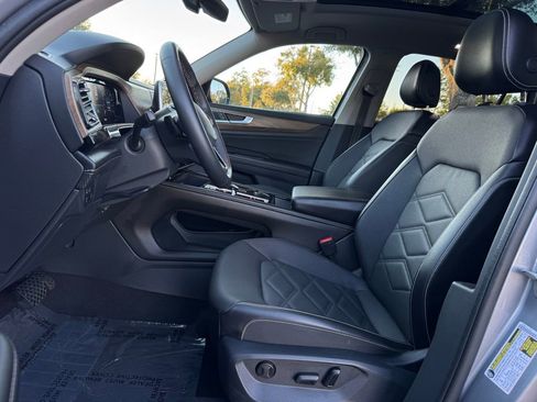 Used 2024 Volkswagen Atlas SE image 15