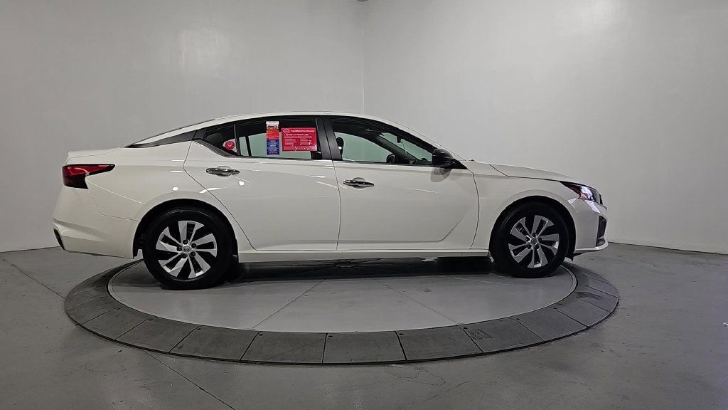 Used 2025 Nissan Altima 2.5 S FWD image 7