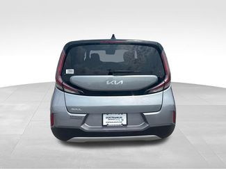 Used 2025 Kia Soul LX w/ LX Technology Package FWD video 4