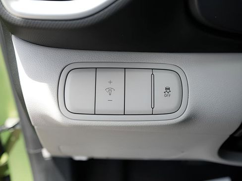 Certified 2023 Hyundai Venue SEL FWD image 23