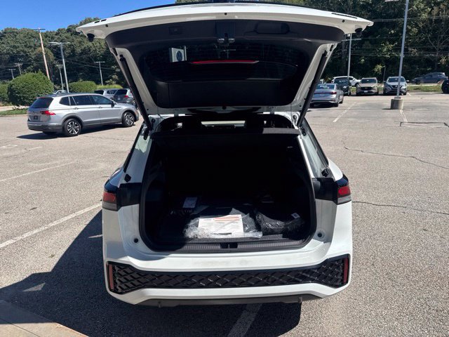 New 2026 Volkswagen Tiguan SE R-Line AWD/4WD image 13