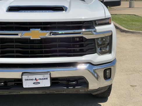 Used 2024 Chevrolet Silverado 2500 LT w/ Convenience Package AWD/4WD image 10
