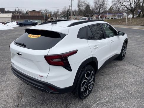 Used 2025 Chevrolet Trax RS w/ Driver Confidence Package image 5