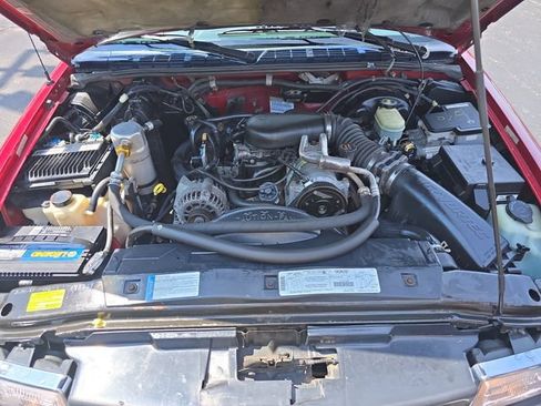 Used 1998 Chevrolet S10 Pickup LS w/ Preferred Equipment Group AWD/4WD image 20