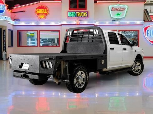 Used 2024 RAM 2500 Tradesman w/ Chrome Appearance Group AWD/4WD image 3