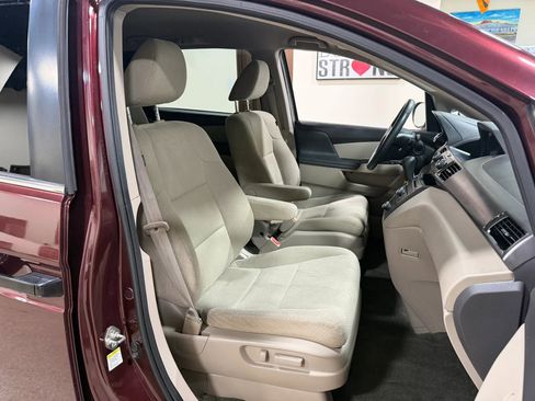Used 2014 Honda Odyssey LX image 29