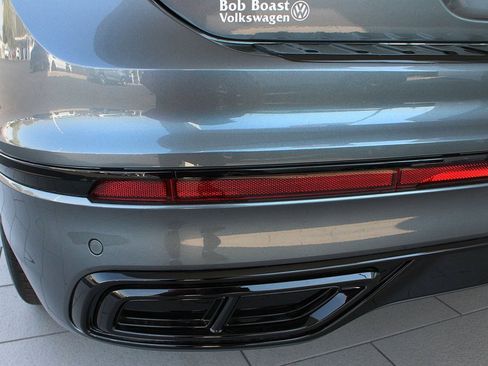 Used 2024 Volkswagen Tiguan SE R-Line image 50