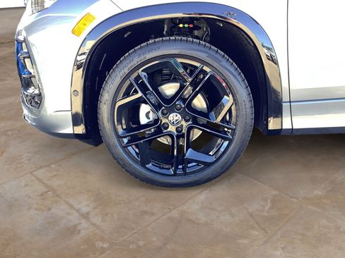 New 2026 Volkswagen Tiguan SE R-Line image 11