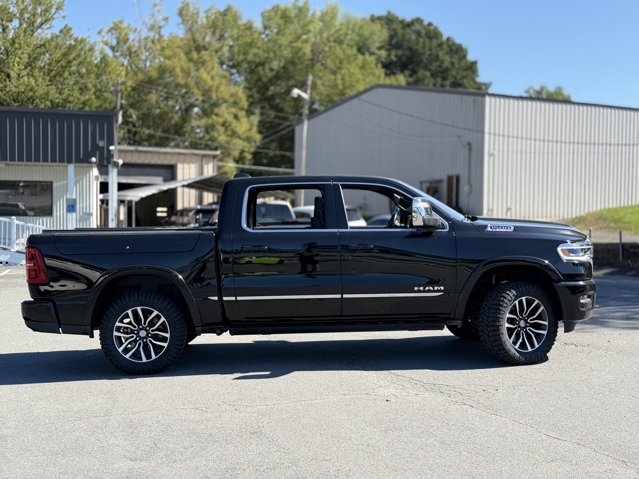 Used 2025 RAM 1500 Limited w/ Trailer Tow Group AWD/4WD image 31