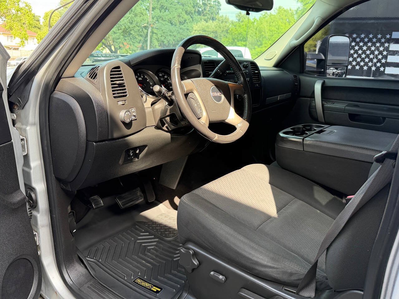 Used 2010 GMC Sierra 2500 SLE w/ Suspension Package, Off-Road AWD/4WD image 17
