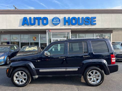 Used 2011 Jeep Liberty Limited w/ Tire & Wheel Group AWD/4WD image 8