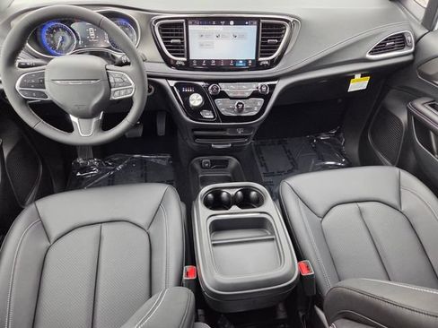 New 2027 Chrysler Pacifica Select w/ Family Tech Group FWD image 7