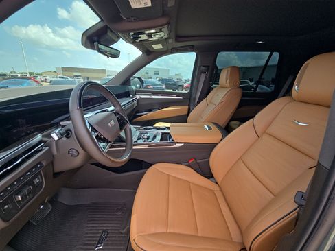 Used 2026 Cadillac Escalade Luxury w/ Touring Package AWD/4WD image 17