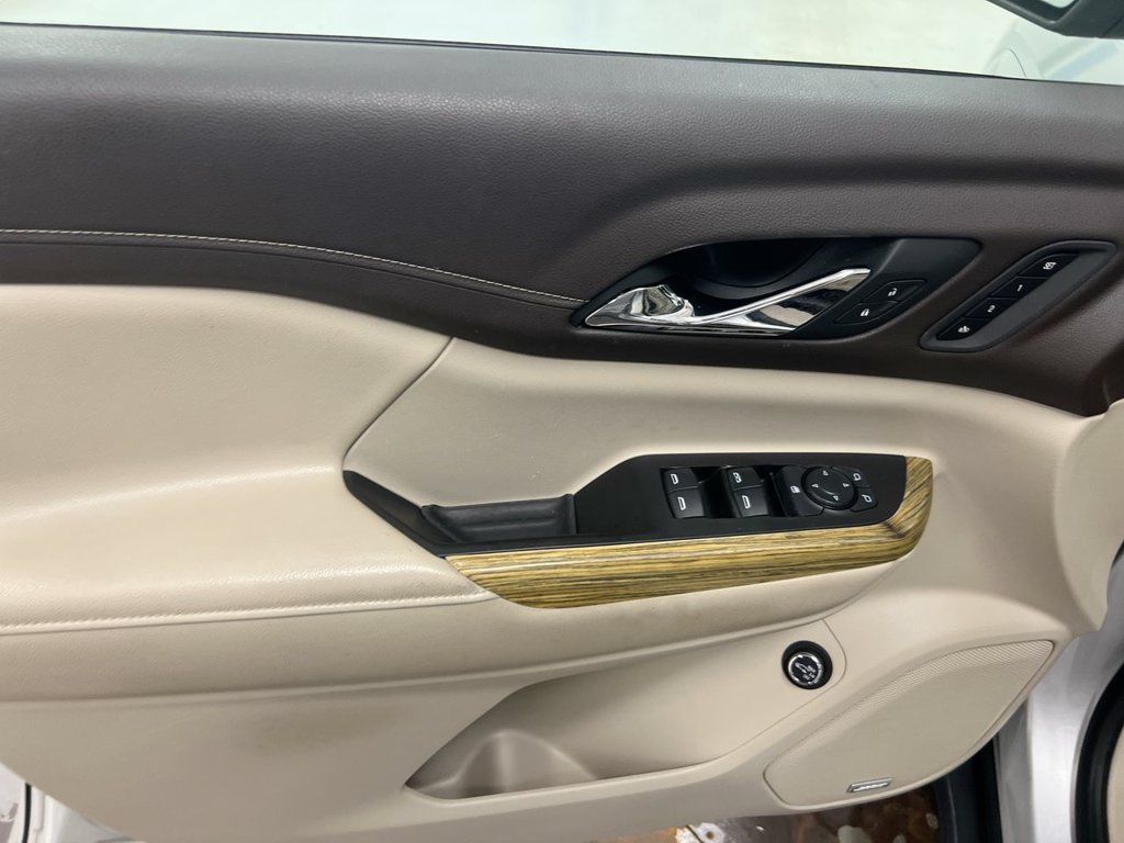 Used 2019 GMC Acadia Denali w/ Technology Package FWD image 22