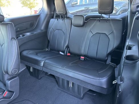 New 2026 Chrysler Pacifica Select image 48