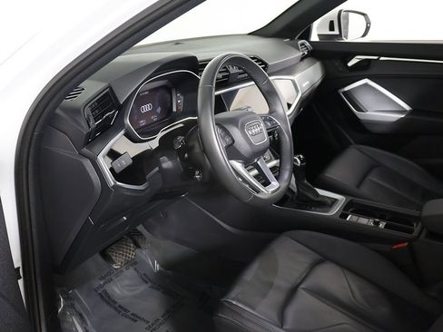 Used 2025 Audi Q3 2.0T Premium image 24