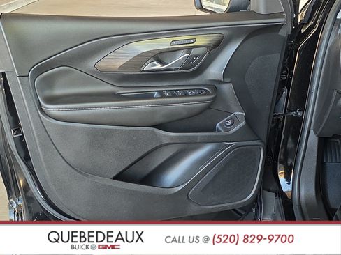 Used 2022 GMC Terrain SLT w/ Tech Package FWD image 9