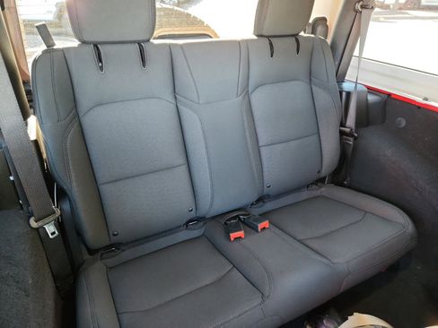 Used 2020 Jeep Wrangler Sport image 18