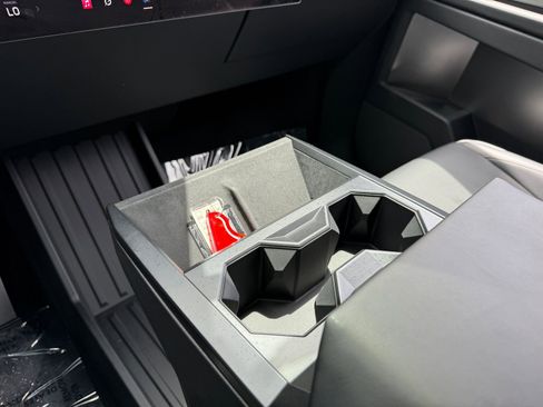 Used 2024 Tesla Cybertruck AWD Crew Cab image 30