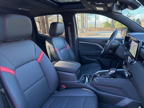 Used 2024 Chevrolet Colorado Z71 w/ Z71 Convenience Package 2 image 24