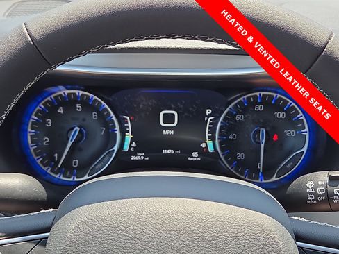 Used 2026 Chrysler Pacifica Limited FWD image 23