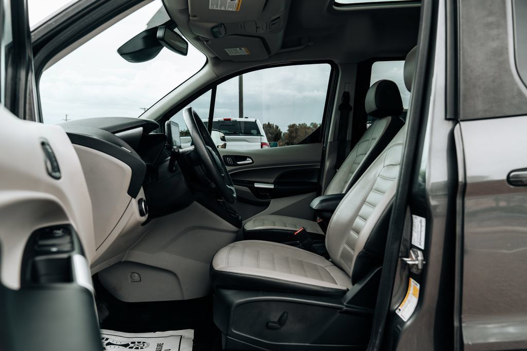 Used 2019 Ford Transit Connect Titanium w/ Titanium Premium Package FWD image 17
