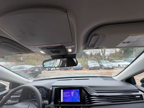 Used 2025 Toyota Camry LE image 29