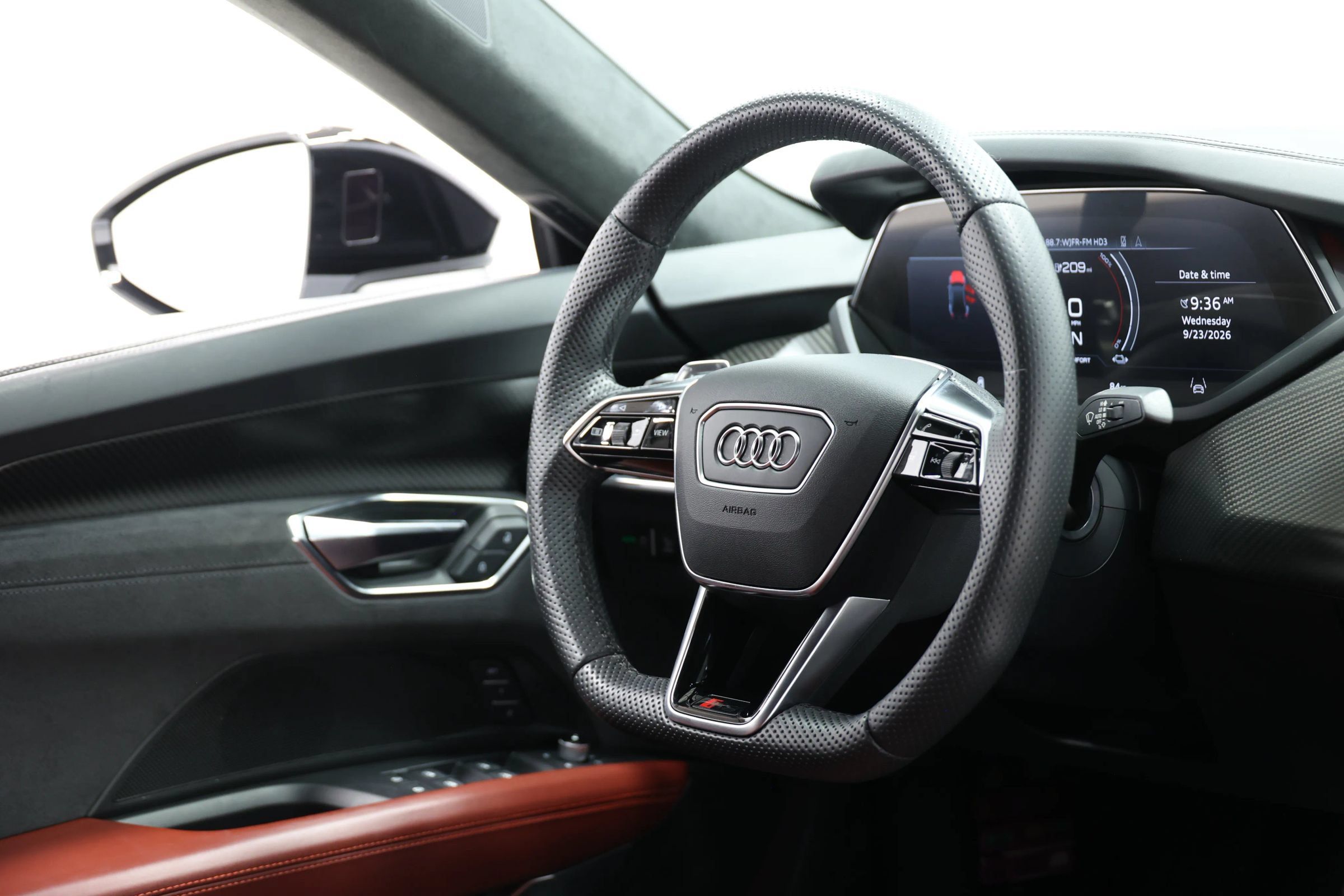 Used 2023 Audi RS e-tron GT w/ Carbon Performance Package AWD/4WD image 95