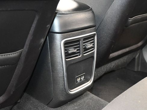Used 2019 Dodge Charger SXT image 32