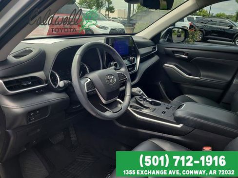 Used 2023 Toyota Highlander XLE FWD image 10